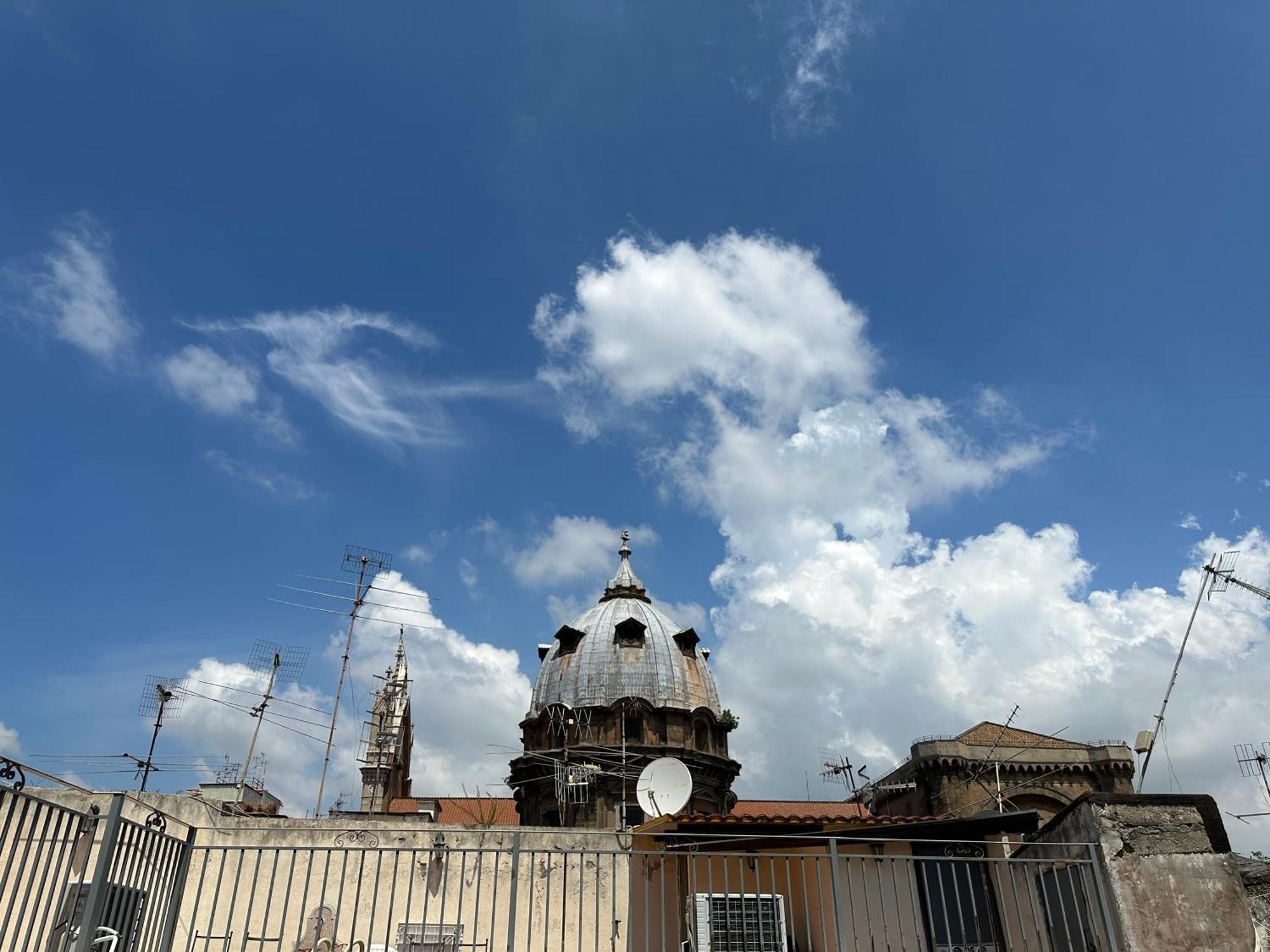 Vista Cattedrale Villa Napoli Cameră foto